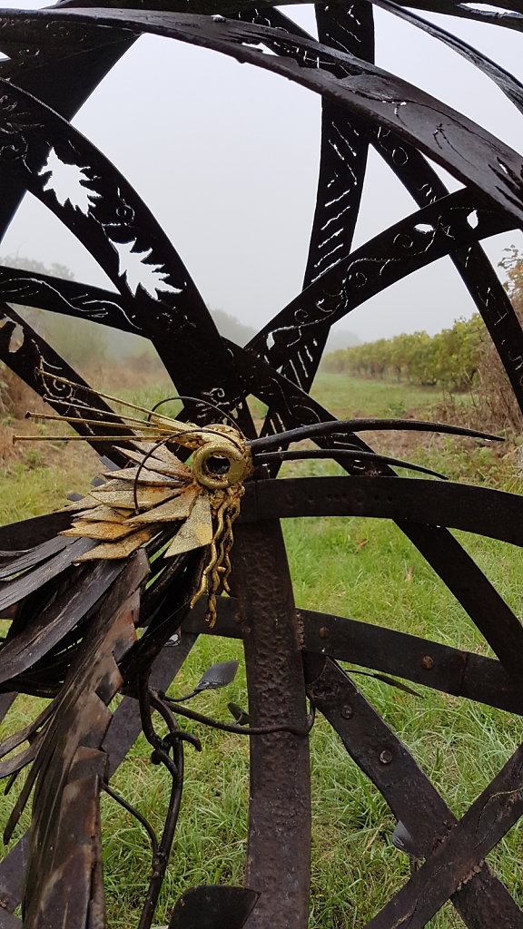 Hegoak , l'oiseau dans sa cage