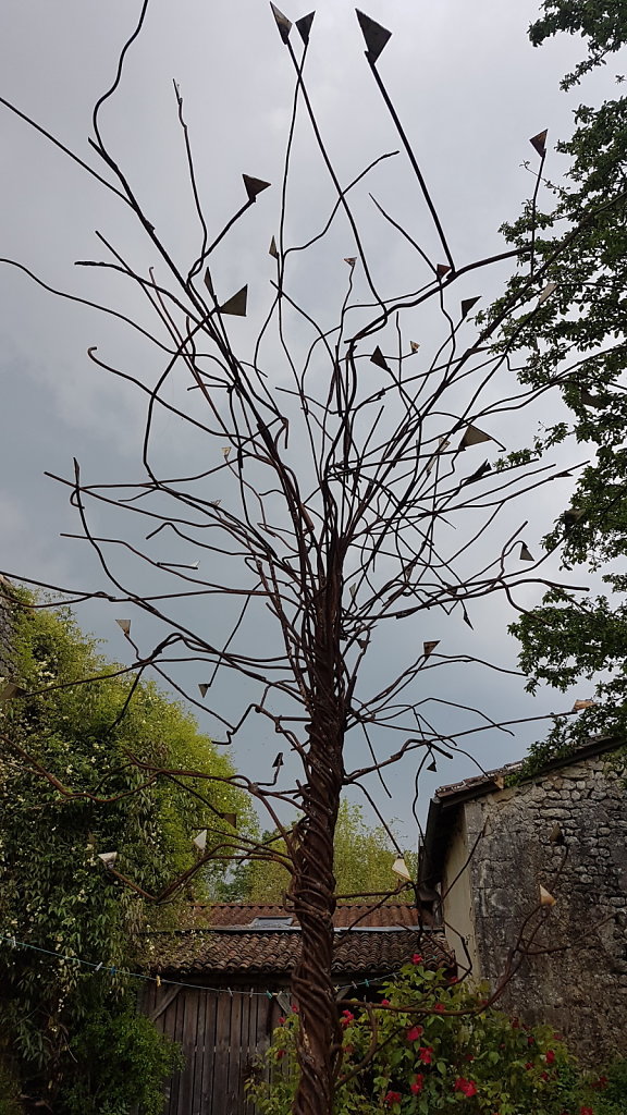 l'arbre de métal