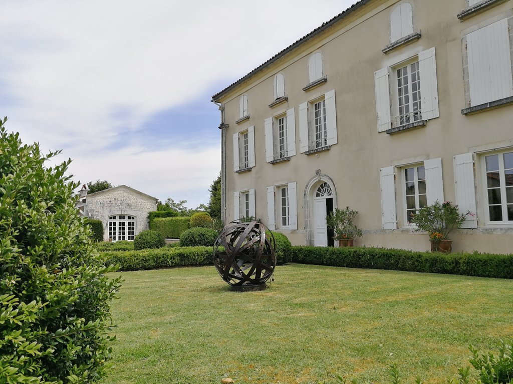 Hegoak dans le jardin du Chaigne, à Touzac, 2020